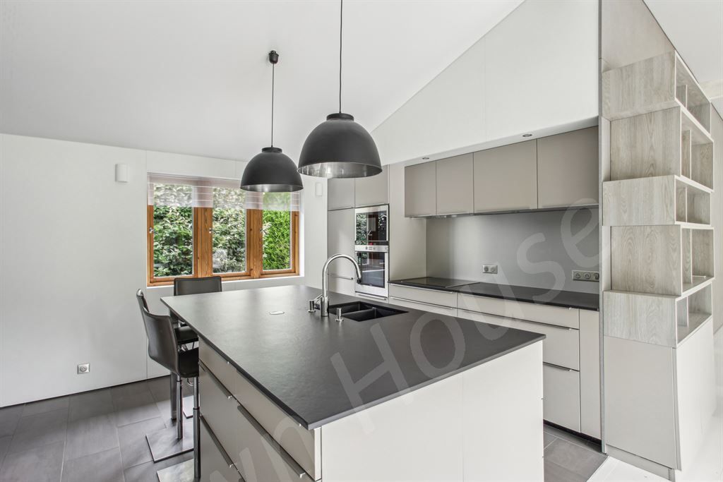 maison 9 pièces en vente sur VAUCRESSON (92420)